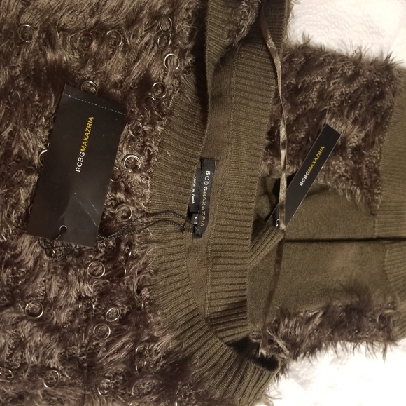 NWT GORGEOUS BCBG FUZZY FURY GROMET DETAILED PLAIN BACK SWEATER - Picture 7 of 13